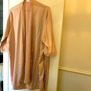 WOMEN’S LIGHT PINK ROBE! EXCELLENT CONDITION !